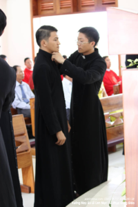 MẪU ÁO CHÙNG THÂM LINH MỤC-TU SĨ ĐẸP NHẤT