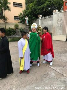 Mẫu áo lễ linh mục nhí dành cho thiếu nhi