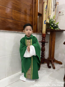 Mẫu áo lễ linh mục nhí dành cho thiếu nhi